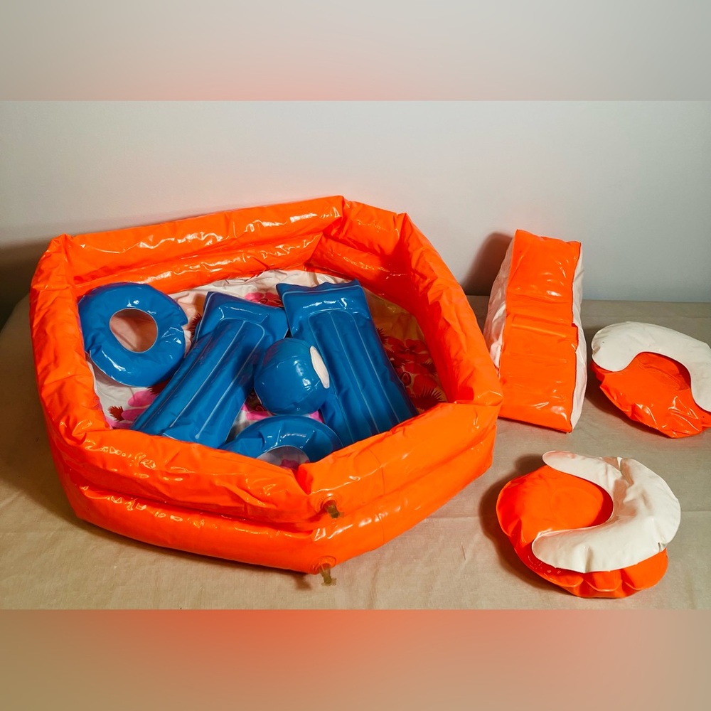 9 piece vtg 1970s Barbie inflatable  swimming pool Toy Floater/furniture Read